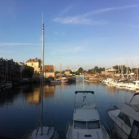 Les Aristochats, Charmante Maison Typique A Honfleur